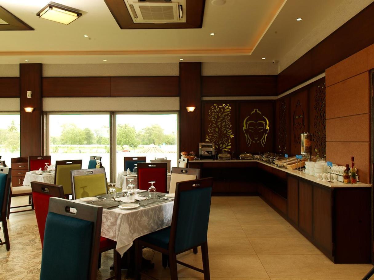 Neonz Resort & Club Anand Ngoại thất bức ảnh