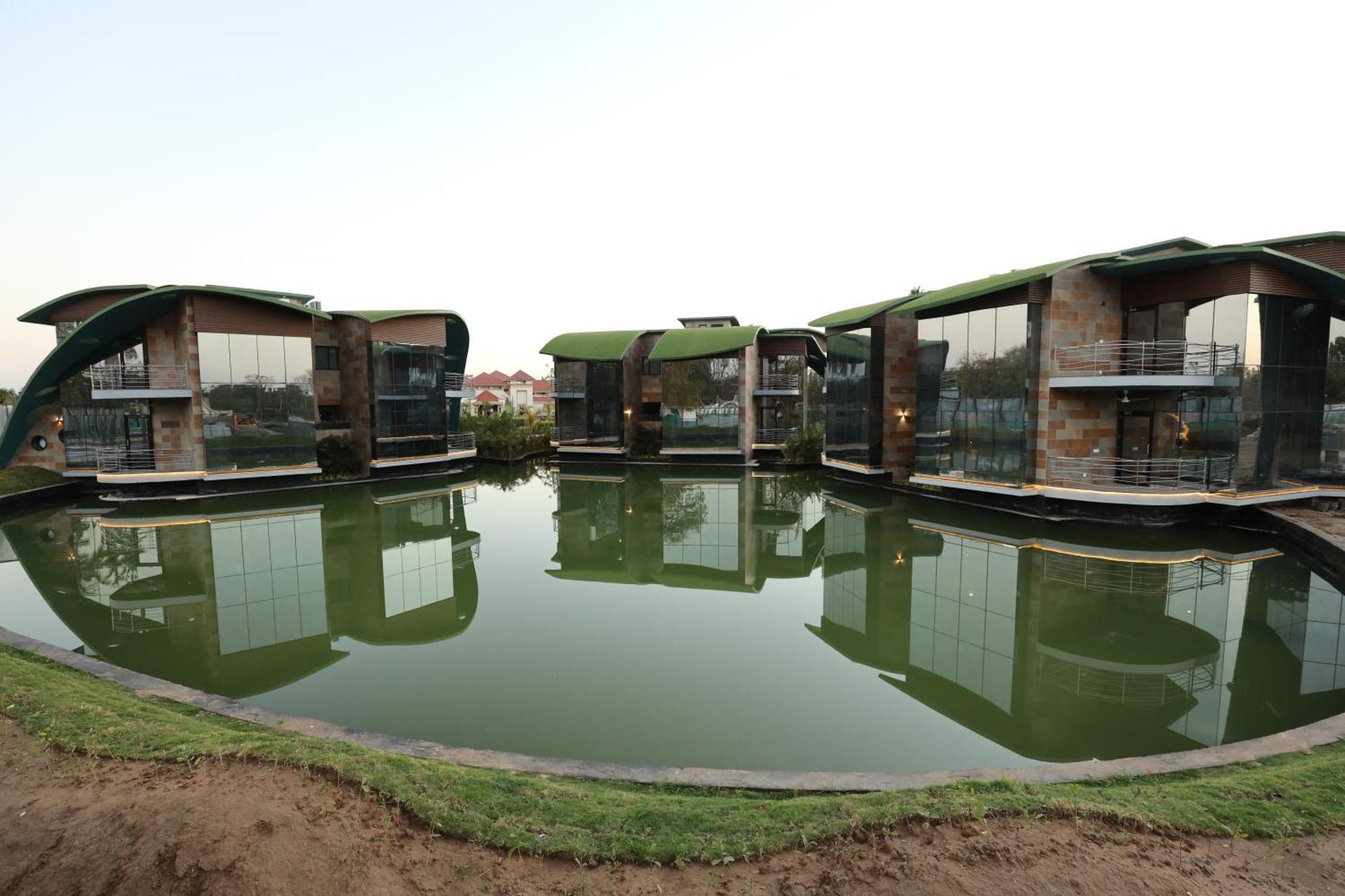 Neonz Resort & Club Anand Ngoại thất bức ảnh