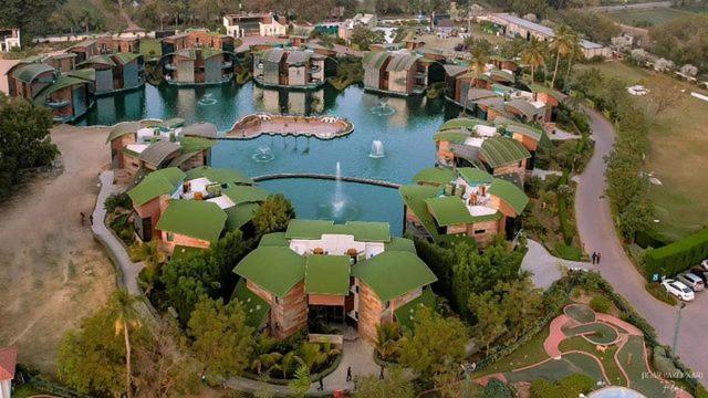 Neonz Resort & Club Anand Ngoại thất bức ảnh