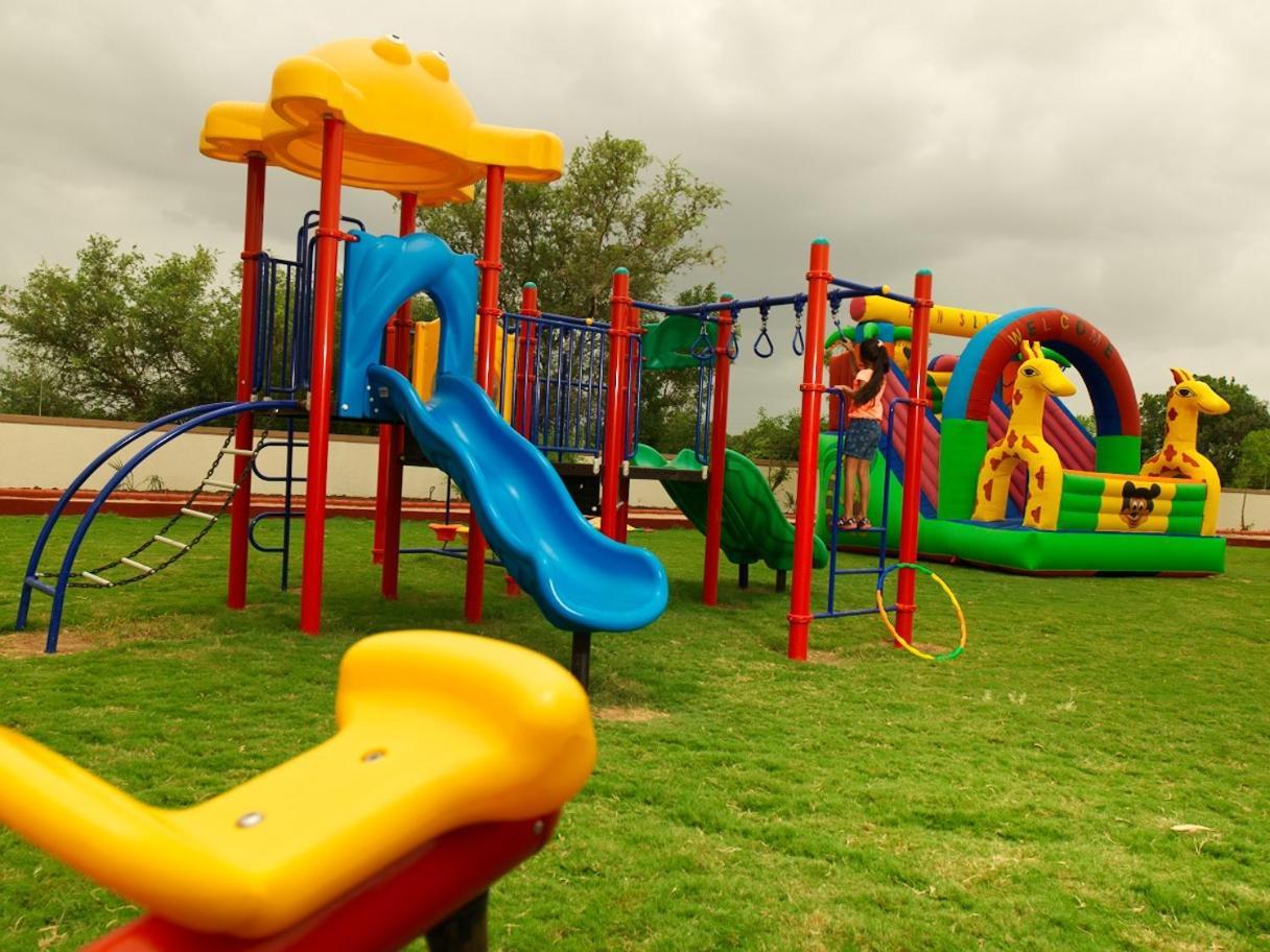 Neonz Resort & Club Anand Ngoại thất bức ảnh