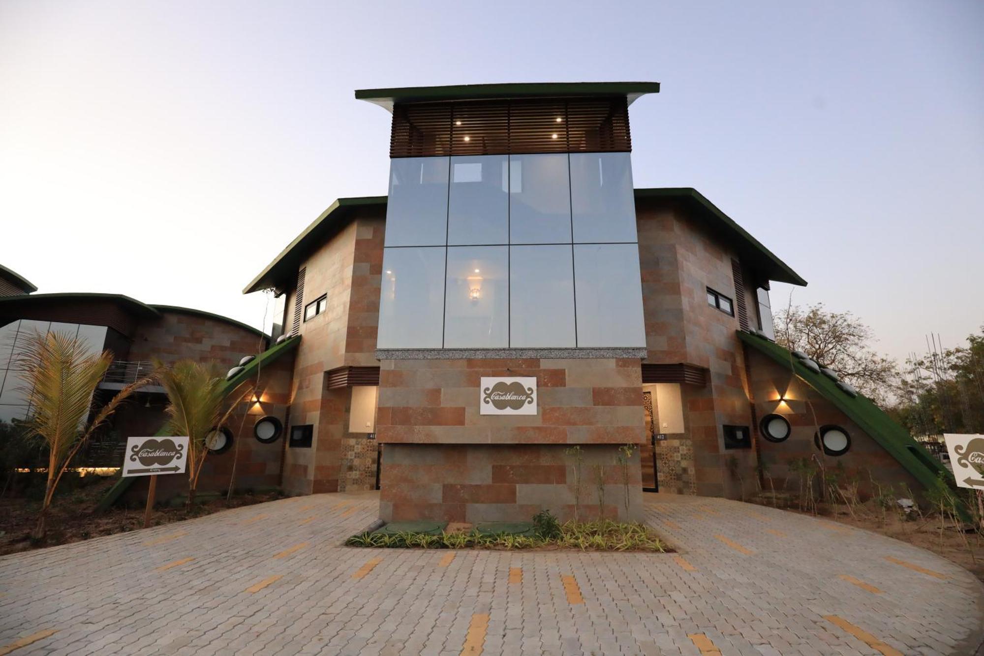 Neonz Resort & Club Anand Ngoại thất bức ảnh
