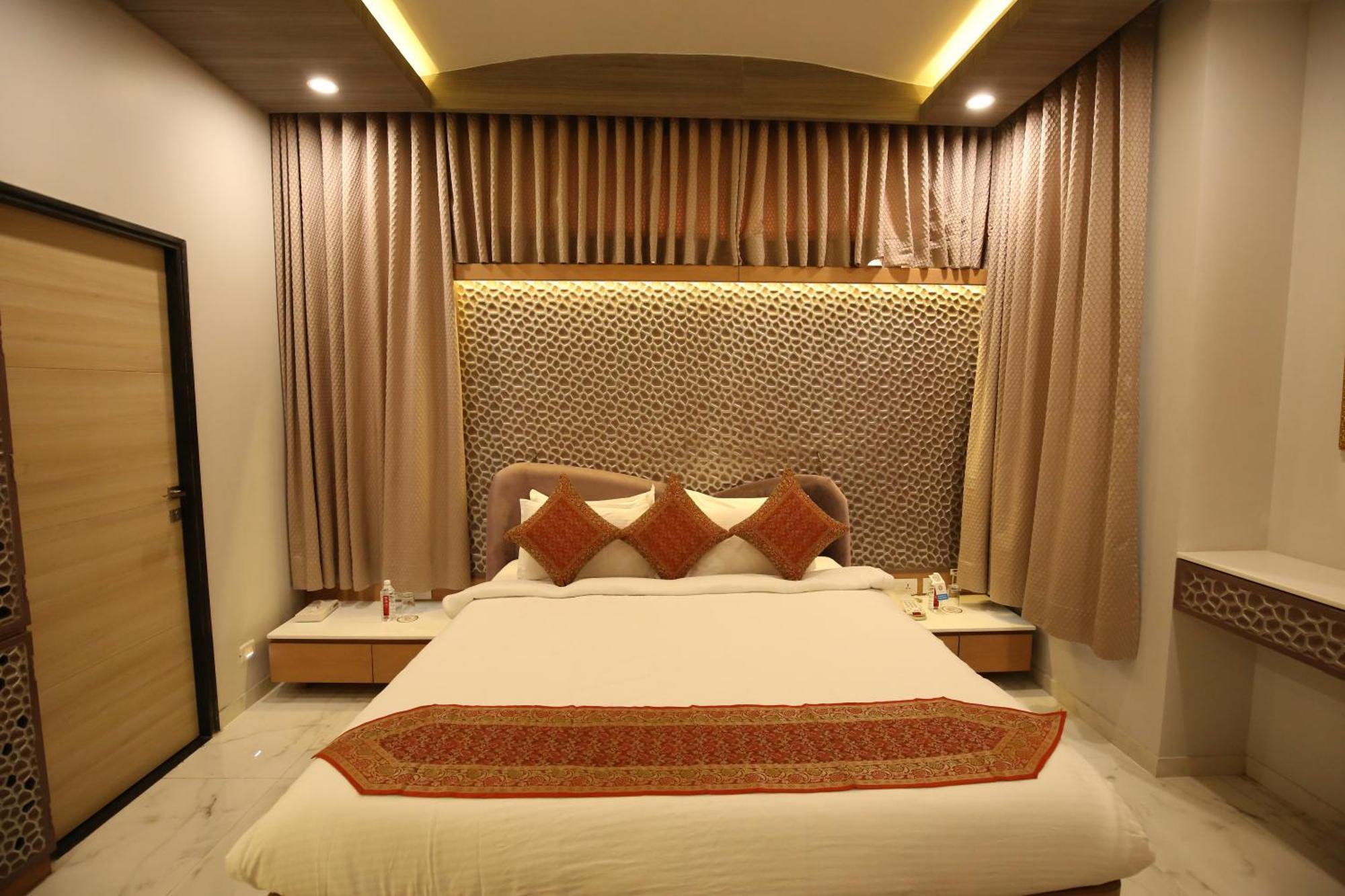 Neonz Resort & Club Anand Ngoại thất bức ảnh