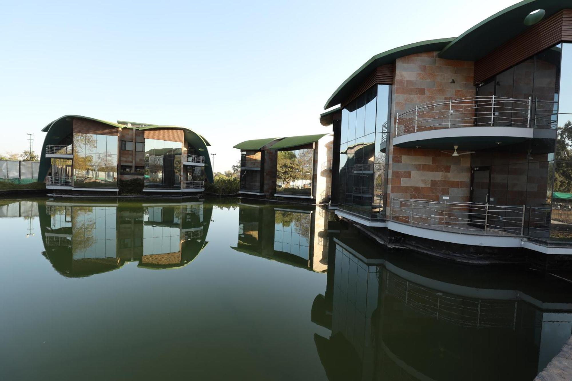 Neonz Resort & Club Anand Ngoại thất bức ảnh