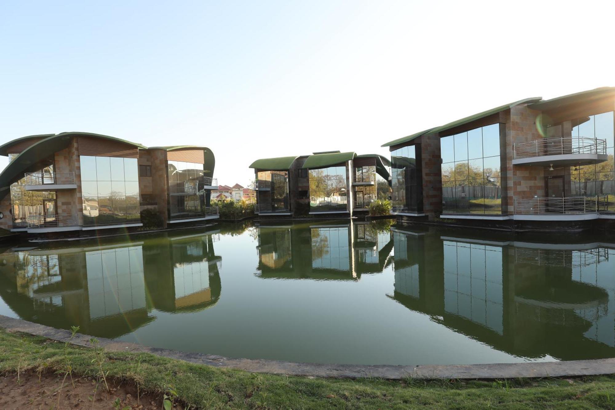 Neonz Resort & Club Anand Ngoại thất bức ảnh