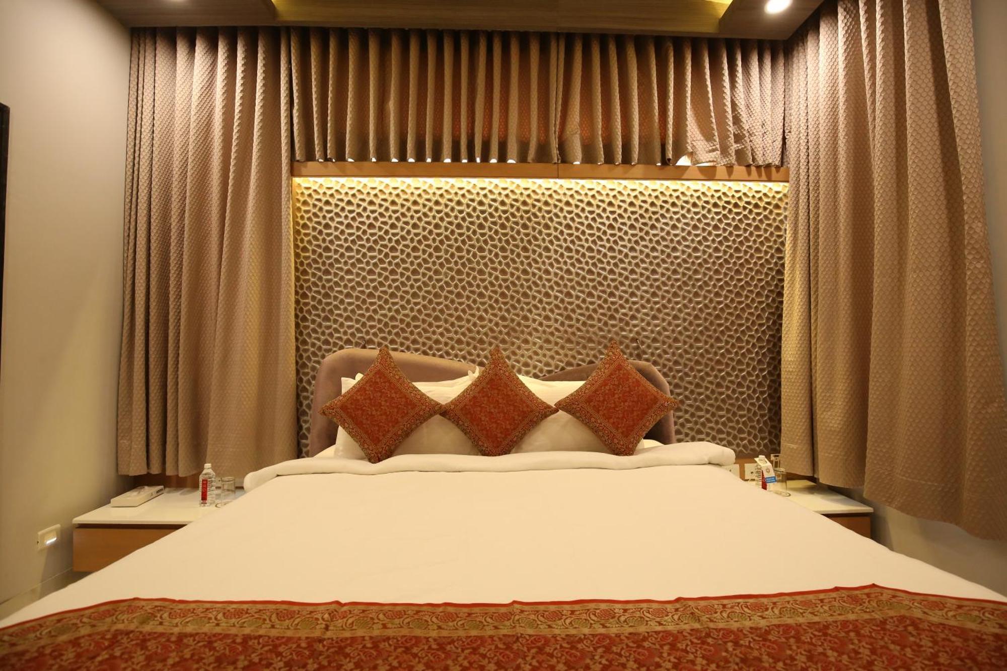 Neonz Resort & Club Anand Ngoại thất bức ảnh